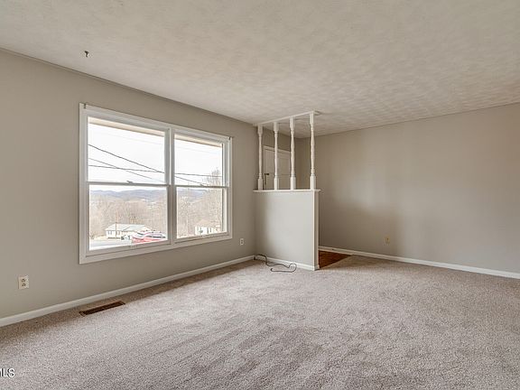2nd image of 4637 Woodcliff Dr