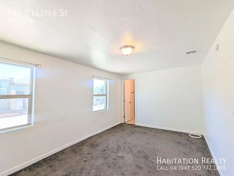 527 E Lester St — Photo 9