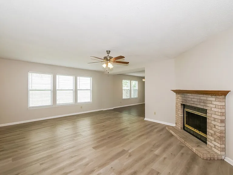 2282 Shadowbrook Dr — Photo 5