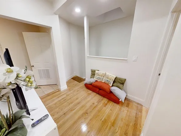 130 W 8th St #3B, Boston, MA 02127