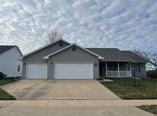 2505 Fieldcrest Dr, Urbana, IL 61802