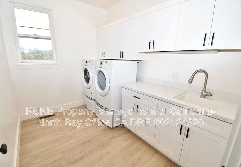 510 Fairview Ct #A — Photo 13