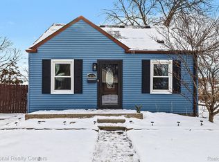 21732 Rosedale St, Saint Clair Shores, MI 48080