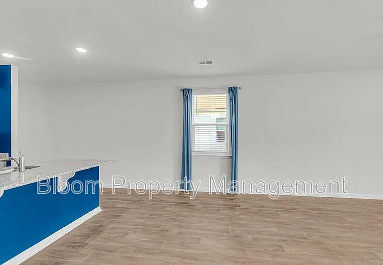 828 Lilyford Ln — Photo 15