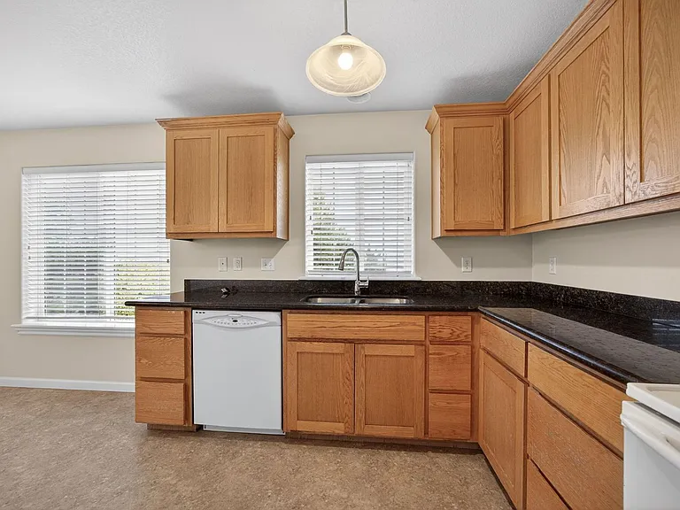 2533 Corona Ave #C — Photo 14