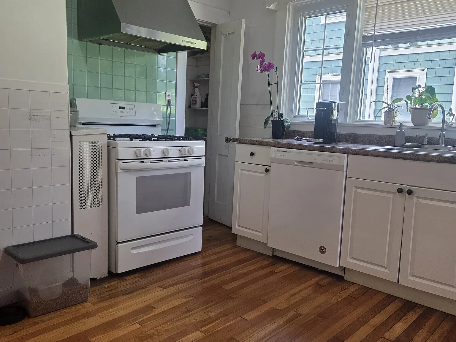 2 bed, 1056 sqft, $2,700 — Photo 4