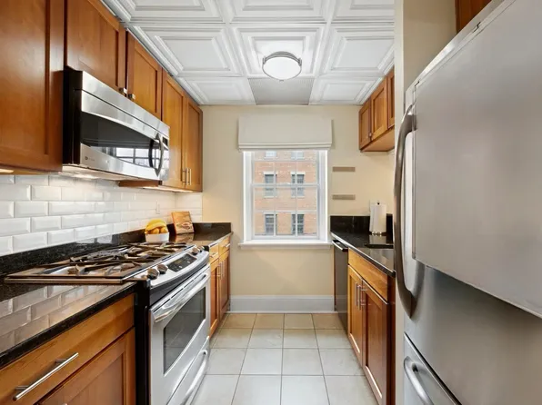 227 Christopher Columbus Drive image 6 of 12