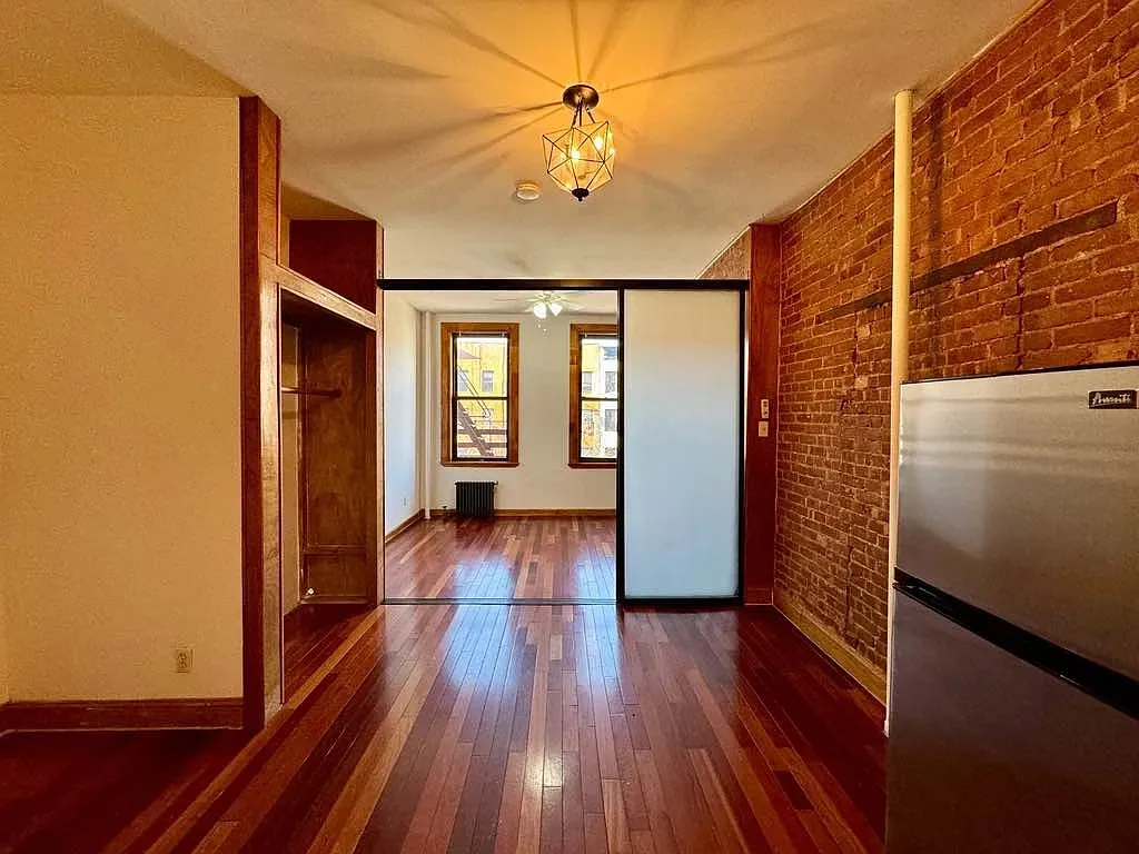 2252 1st Avenue — Photo 2