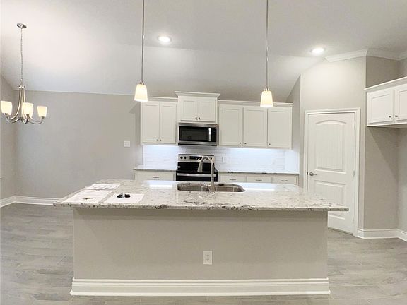 3rd image of 7505 Scott Dr