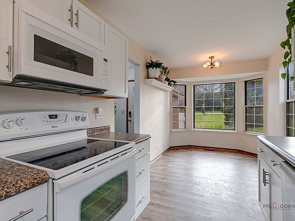3rd image of 5866 Manchester Dr