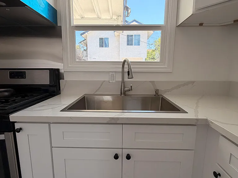 1092 Gardenia Ave — Photo 6
