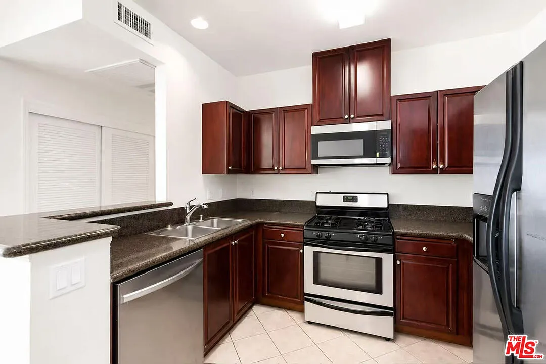 2 bed, 2.0 bath, 1110 sqft, $2,900 — Photo 3
