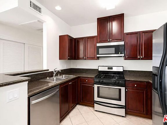 3rd image of 13941 Sherman Way Unit 205
