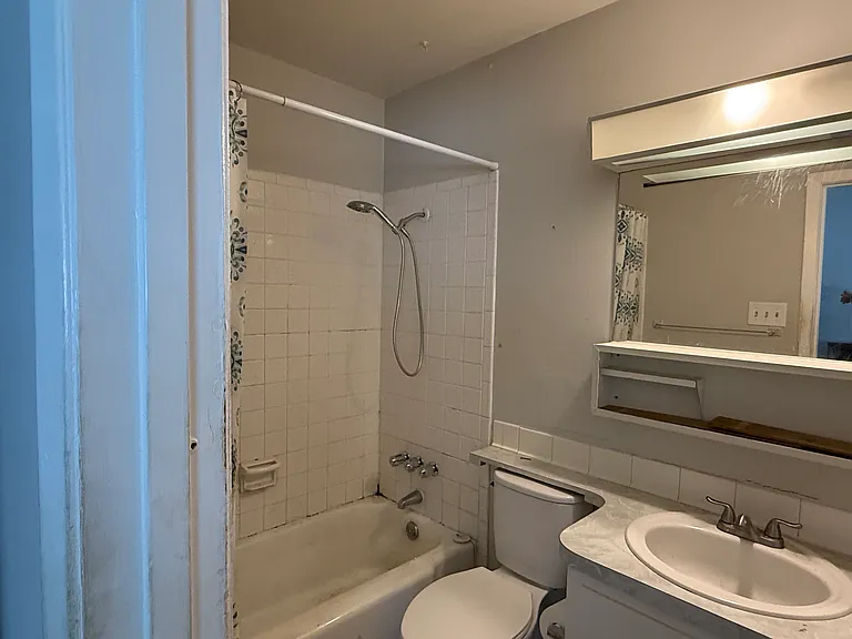 1906 Santa Clara St #3 — Photo 7