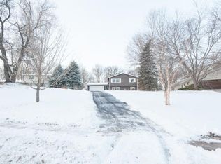 11600 W Eagle Lake Dr, Maple Grove, MN 55369