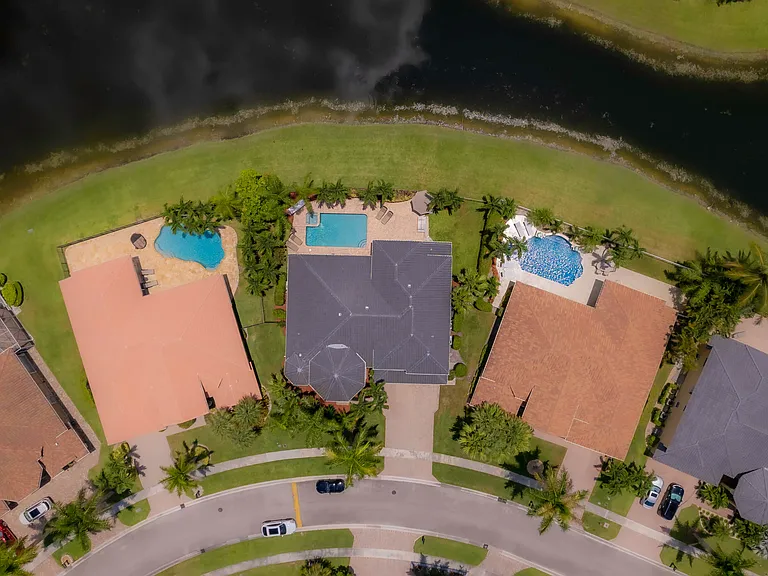 10849 Bal Harbor Dr — Photo 70