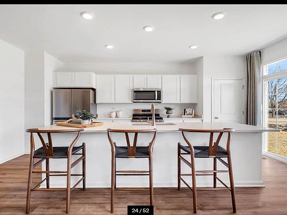 5th image of 221 Charlestowne Lakes Dr