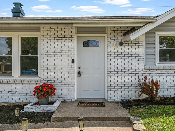4th image of 407 E Arlington Dr