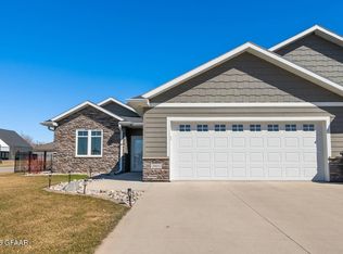 3801 Diamond Dr, Grand Forks, ND 58201