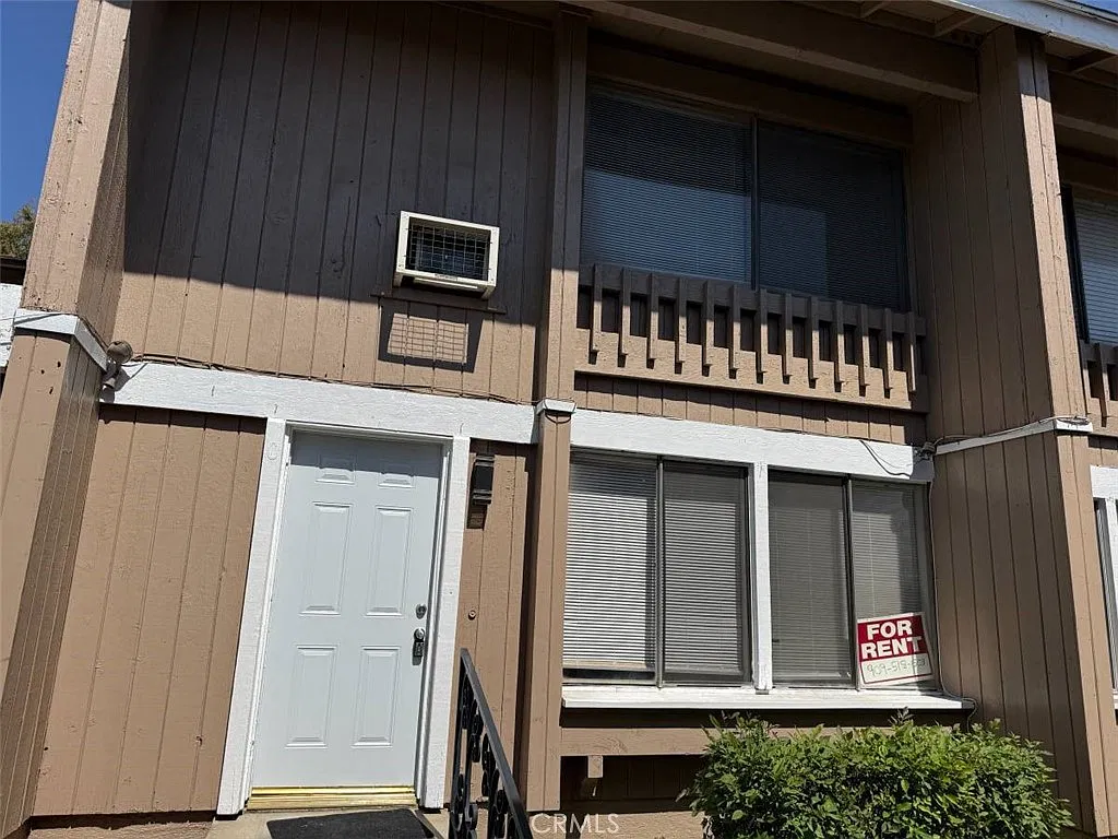 2 bed, 1.5 bath, 850 sqft, $2,000 — Photo 1