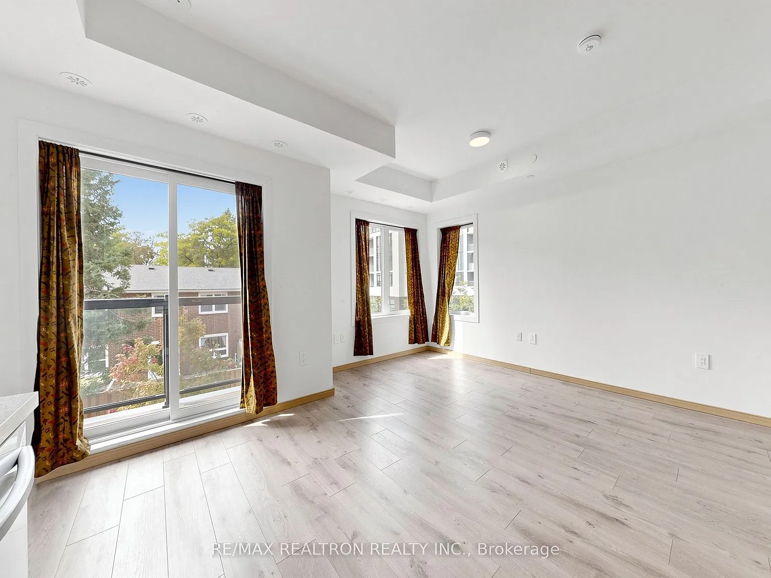 3423 Sheppard Ave E — Photo 4