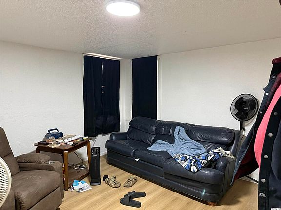 3rd image of 718 1/2 Buchanan St