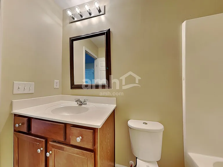 409 Lakewind Dr — Photo 17