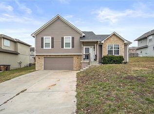 405 W Heritage Dr, Raymore, MO 64083