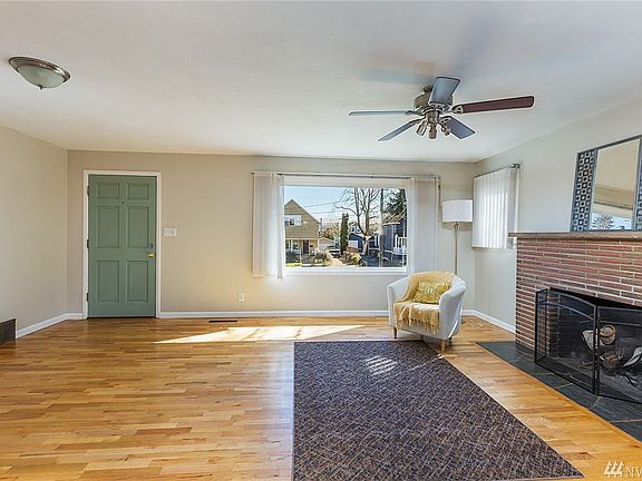 3rd image of 3852 N Gove St