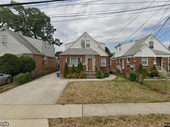 82 Bucknell Road, North Valley Stream, NY 11580