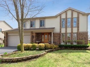 903 W Whiting Ln, Arlington Heights, IL 60004