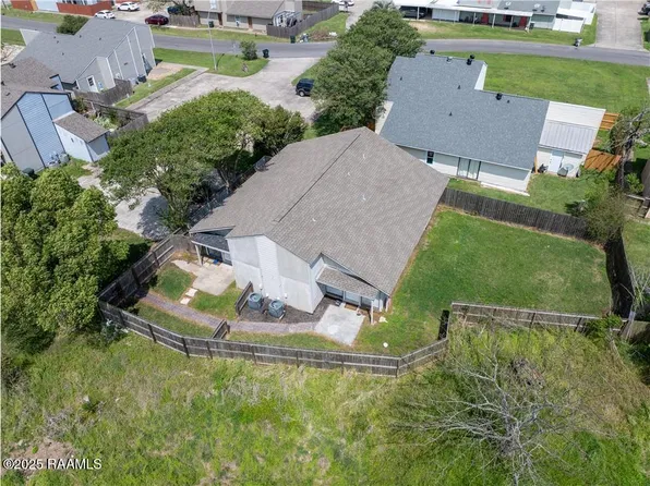 1847 Fox Run Dr, Lake Charles, LA 70605
