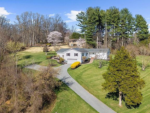3rd image of 4402 Meadowcliff Rd