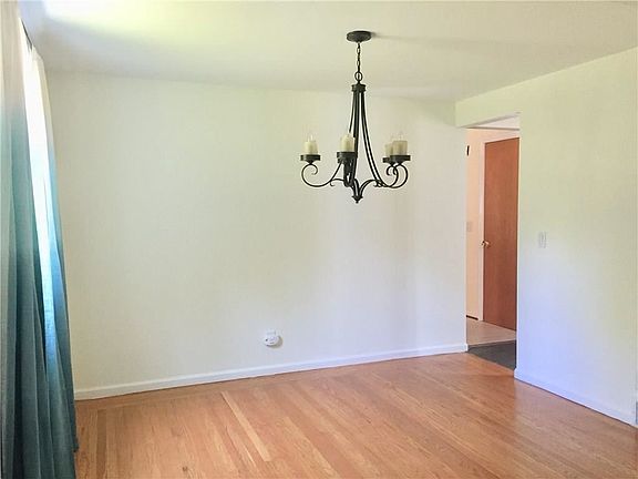 4th image of 633 Fairmont Dr