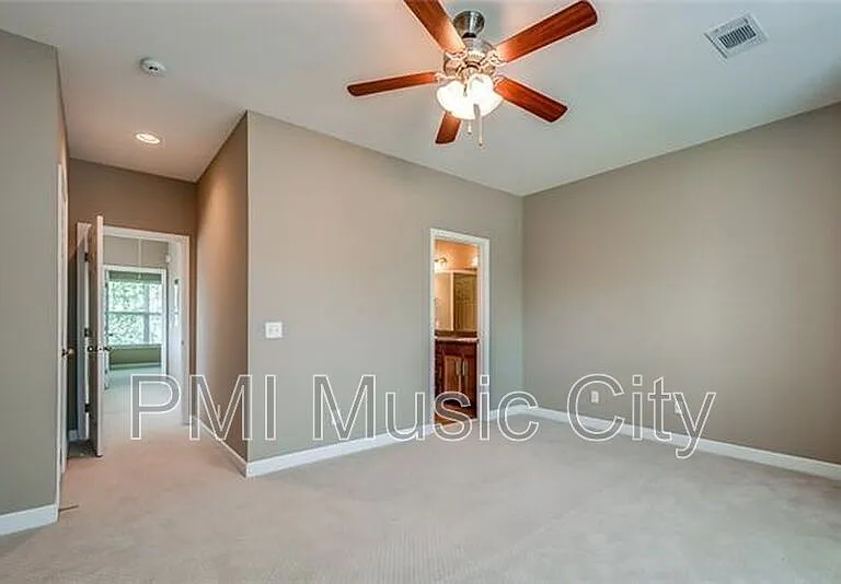 2324 Knowles Ave — Photo 10