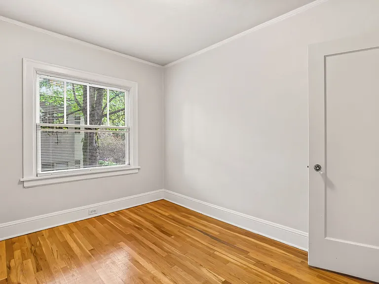 Forest and Garden Apartments — Photo 22