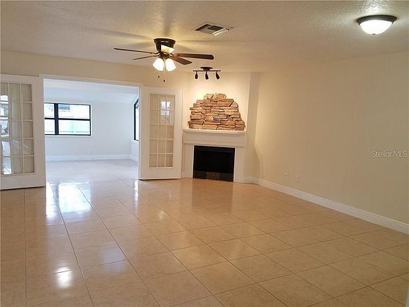 2nd image of 2983 Embassy Ct