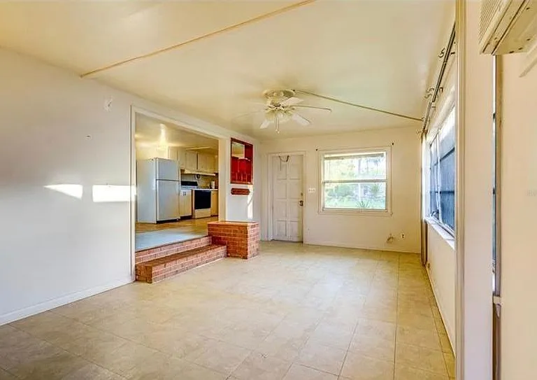 6018 105th Ter — Photo 1