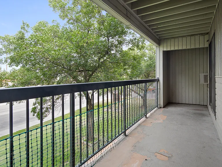 235 Lenore Dr — Photo 9