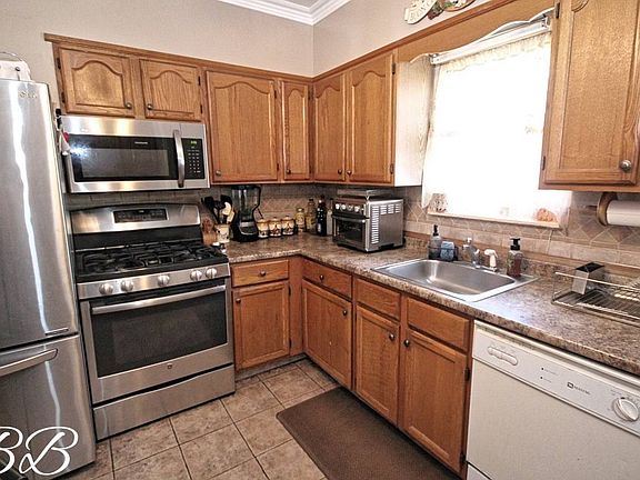 2nd image of 2021 E 65th St