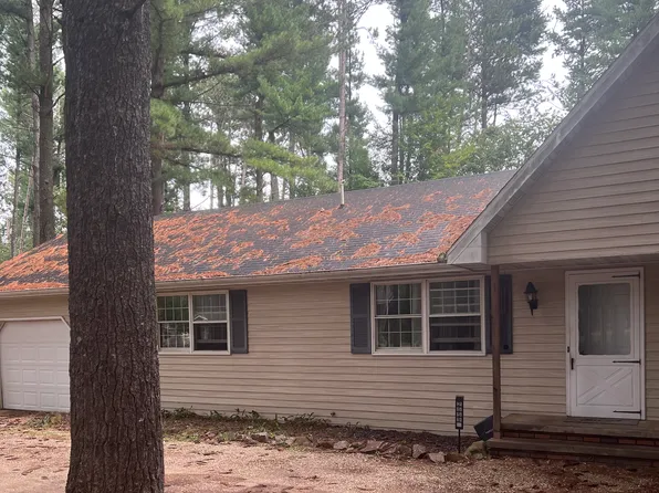 N2559 Woodland Cir, Waupaca, WI 54981