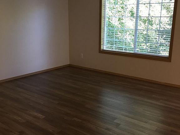 3rd image of 1107 Creekwood Ct SE APT B