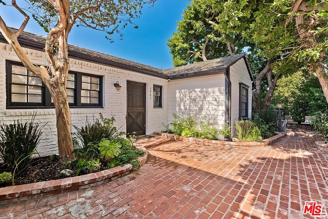 4 bed, 2.0 bath, 2758 sqft, $14,750 — Photo 3