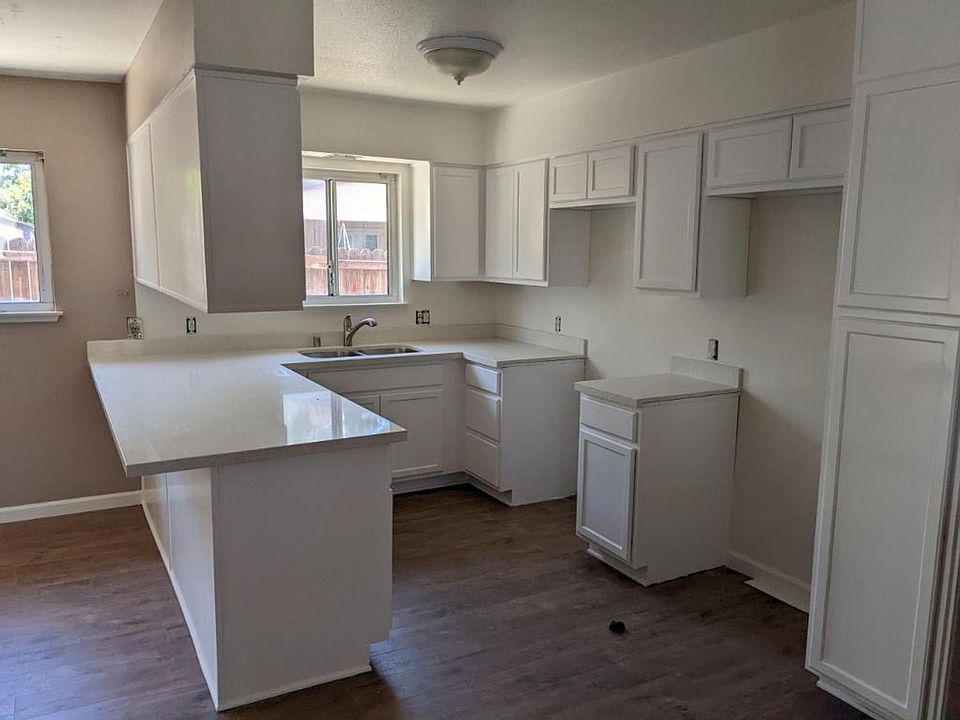 2nd image of 1128 W 48th St