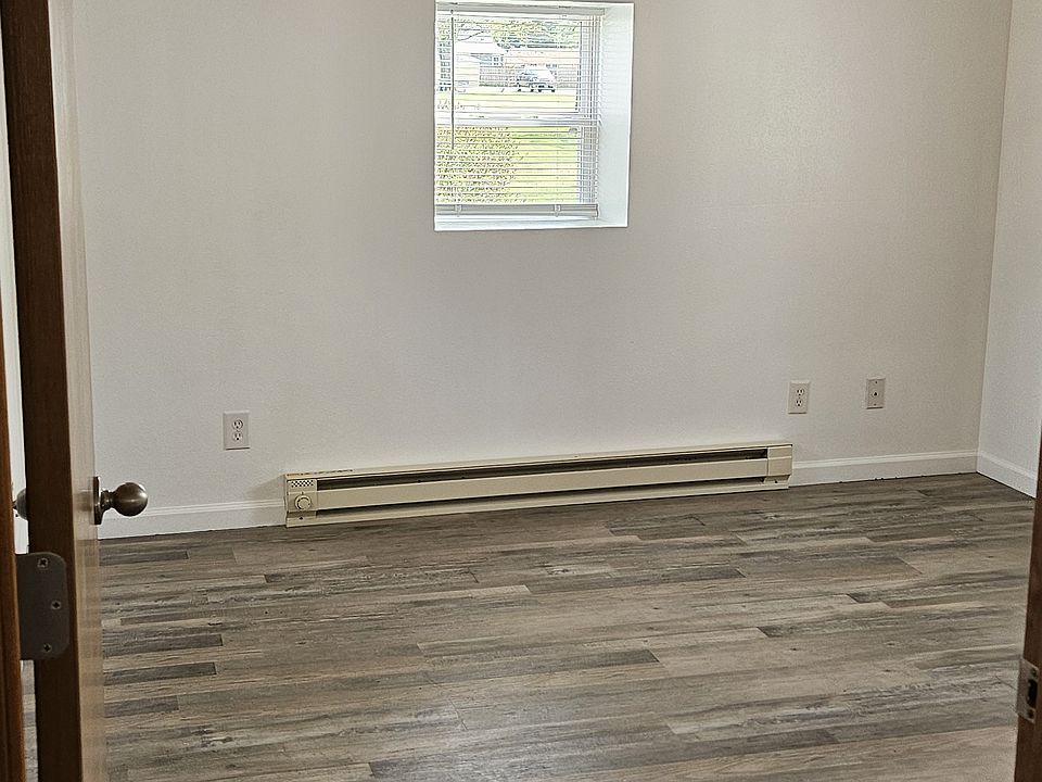2nd image of 320 E Elm St