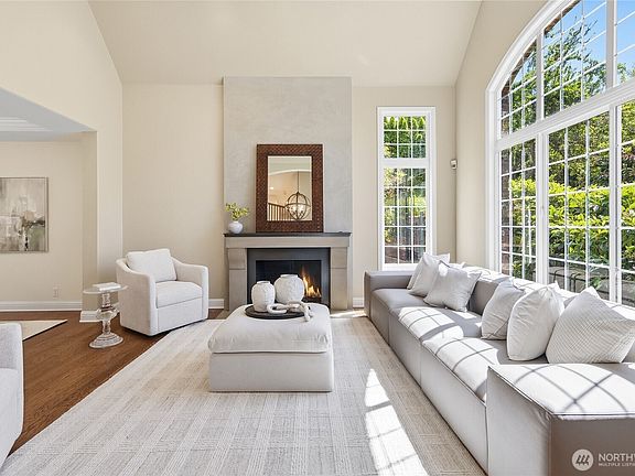 5th image of 1032 84th Avenue NE
