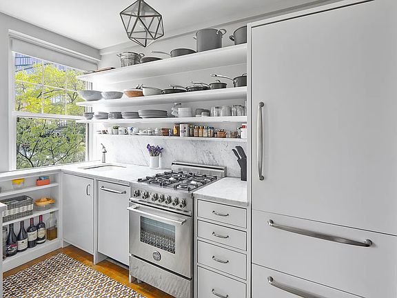 5th image of 2 Horatio St APT 2J