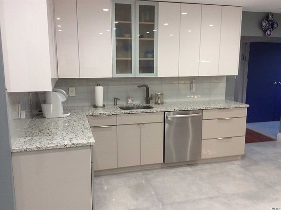5th image of 70 Margaret Ave