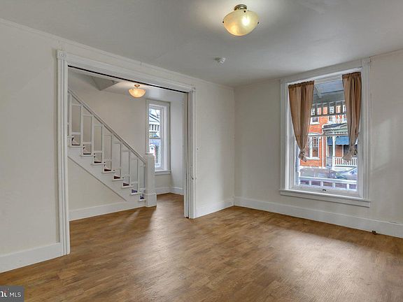 4th image of 20 N Earl St