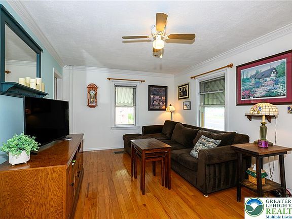 4th image of 522 E Main St